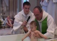 Plongé dans l'eau du baptême