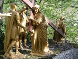 Jésus portant sa croix