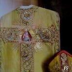 chasuble_mgr_goux_sacr_r_coeur_2.jpg