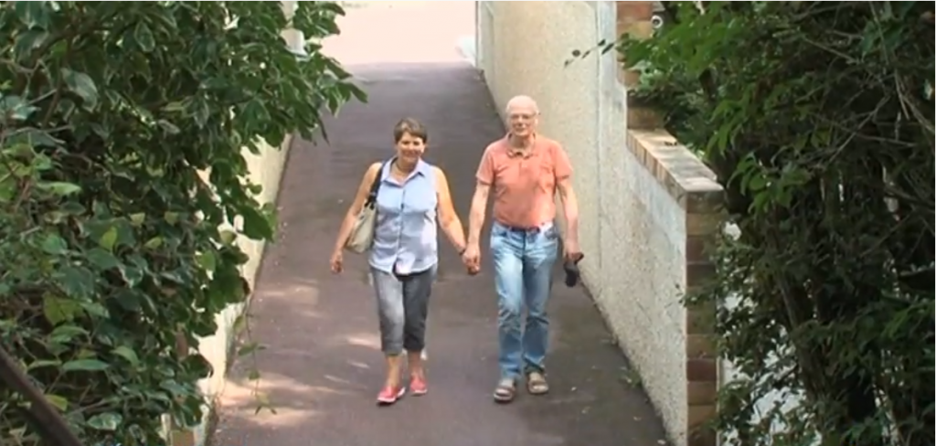 À la suite du synode, Michèle et Pierre Grall ont répondu à l'appel de leur curé, le père Bruno Valentin, pour créer à Montigny-le-Bretonneux, un groupe Onésime. Avec trois autres couples, ils ont permis à Pascal et à Julien de retrouver l'estime de soi et la confiance nécessaire à une réinsertion réussie.