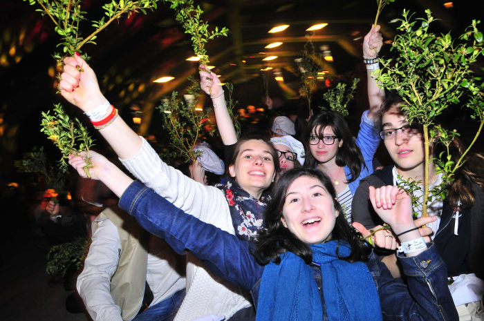 C'est le titre d'une exhortation apostolique du Pape François publiée en avril 2019 et dédiée spécialement aux jeunes.  En 9 chapitres, il répond à bien des questions sur la jeunesse, il l'encourage et lui indique le Christ.