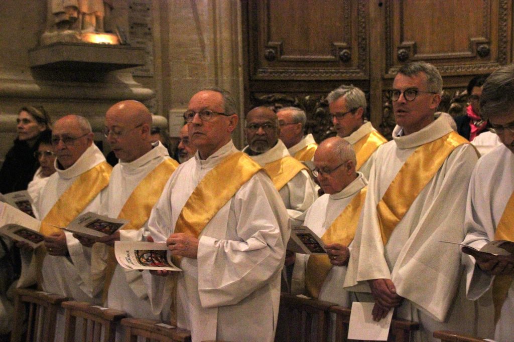 La fraternité des diacres du diocèse de Versailles a fait sa rencontre annuelle le 1er octobre au Centre Saint-Martin des Clayes-sous-Bois. 90 membres étaient présents : des diacres, leurs épouses, un diacre en vue du sacerdoce et les quatre futurs diacres permanents . Retour sur cette journée sur le thème du service.