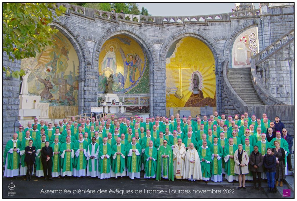 Retrouvez ici le communiqué des évêques aux fidèles de France ainsi que les interventions clé de Mgr Eric de Moulins-Beaufort, président de la CEF, lors de l'assemblée plénière d'automne.