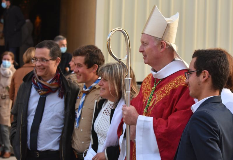 Du jeudi 24 novembre au dimanche 27 novembre, Monseigneur Luc Crepy commencera ses visites pastorales à travers le diocèse en découvrant le territoire des deux groupements paroissiaux de Mantes la Jolie et de Mantes. Ces rencontres vont permettre de beaux partages avec les différents acteurs de la vie locale et les acteurs pastoraux de nos paroisses.