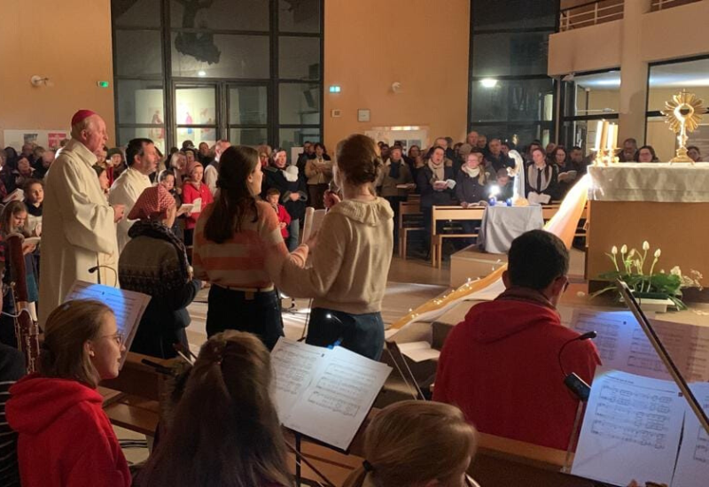 Du 6 au 12 février, Mgr Crepy a visité les 6 paroisses du doyenné de St-Quentin selon un programme alternant temps de prière, enseignement, rencontres. Le sacrement des malades proposé lors d'une célébration unique du doyenné a constitué l'un des points d'orgue de cette visite.