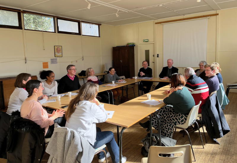 Du 16 au 19 mars, Mgr Luc Crepy  a rendu visite à la communauté paroissiale de Houille - Carrières sur Seine et ses quatre clochers. Il a pu à cette occasion rencontrer les acteurs de la vie civile et paroissiale, les maires et les associations et de nombreux paroissiens de tous âges lors du jubilé des 25 ans de l'église de Béthanie notamment.