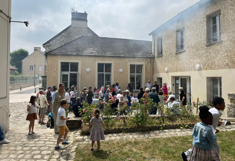 Mgr Luc Crepy a visité les paroisses d'Achères du 12 au 14 mai et de Maule-Beynes du 8 au 11 juin 2023.
Au programme : enseignement de l'évêque, rencontres conviviales avec les paroissiens, processions, veillées, célébrations dont des premières communions et confirmations.