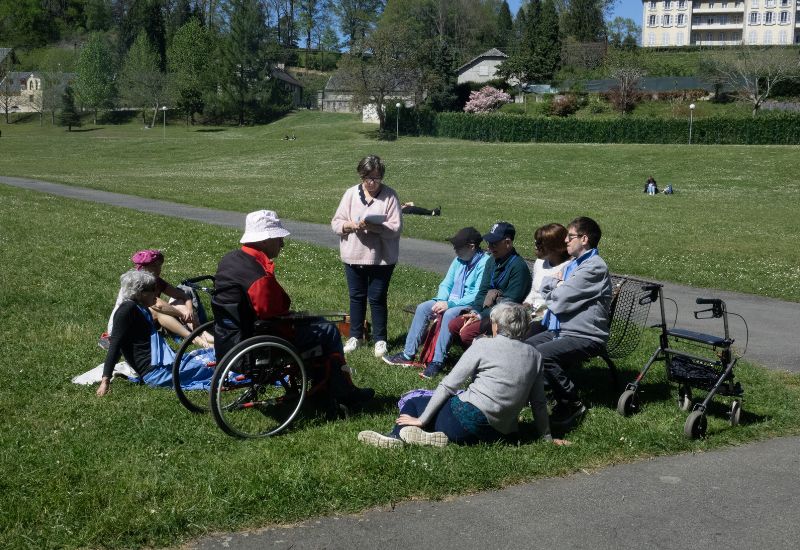 Au pèlerinage diocésain de Lourdes, on peut partir entre paroissiens. Cette année, les groupements paroissiaux de Houdan et de St-Arnoult avaient parmi leurs pèlerins, des personnes plus fragiles ou porteuses de handicap résidant en foyer. Une belle expérience relatée dans ces témoignages.