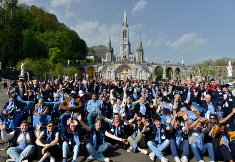 Du 7 au 12 avril, plus de 2000 fidèles valides et malades de notre diocèse -adultes, collégiens, membres de l'hospitalité diocésaine de Lourdes...- sont en pèlerinage à Lourdes, accompagnés de Mgr Luc Crepy.