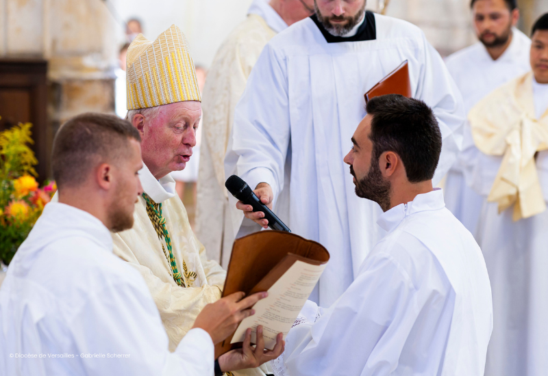 Le dimanche13 septembre, à Houdan dans l'église St Jacques le Majeur et St Christophe, le séminariste Timothé a reçu le diaconat des mains de Mgr Luc Crepy en présence des paroissiens et de sa famille. Retrouvez ici l'homélie et  l'album photo